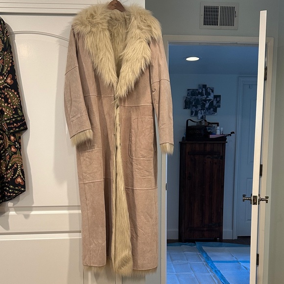 Jackets & Blazers - Elegant Tan Fur-Trimmed Women's Coat